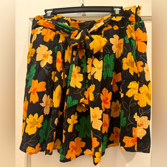 Orange Who What Wear floral skirt with pockets! XL - Picture 2 of 3